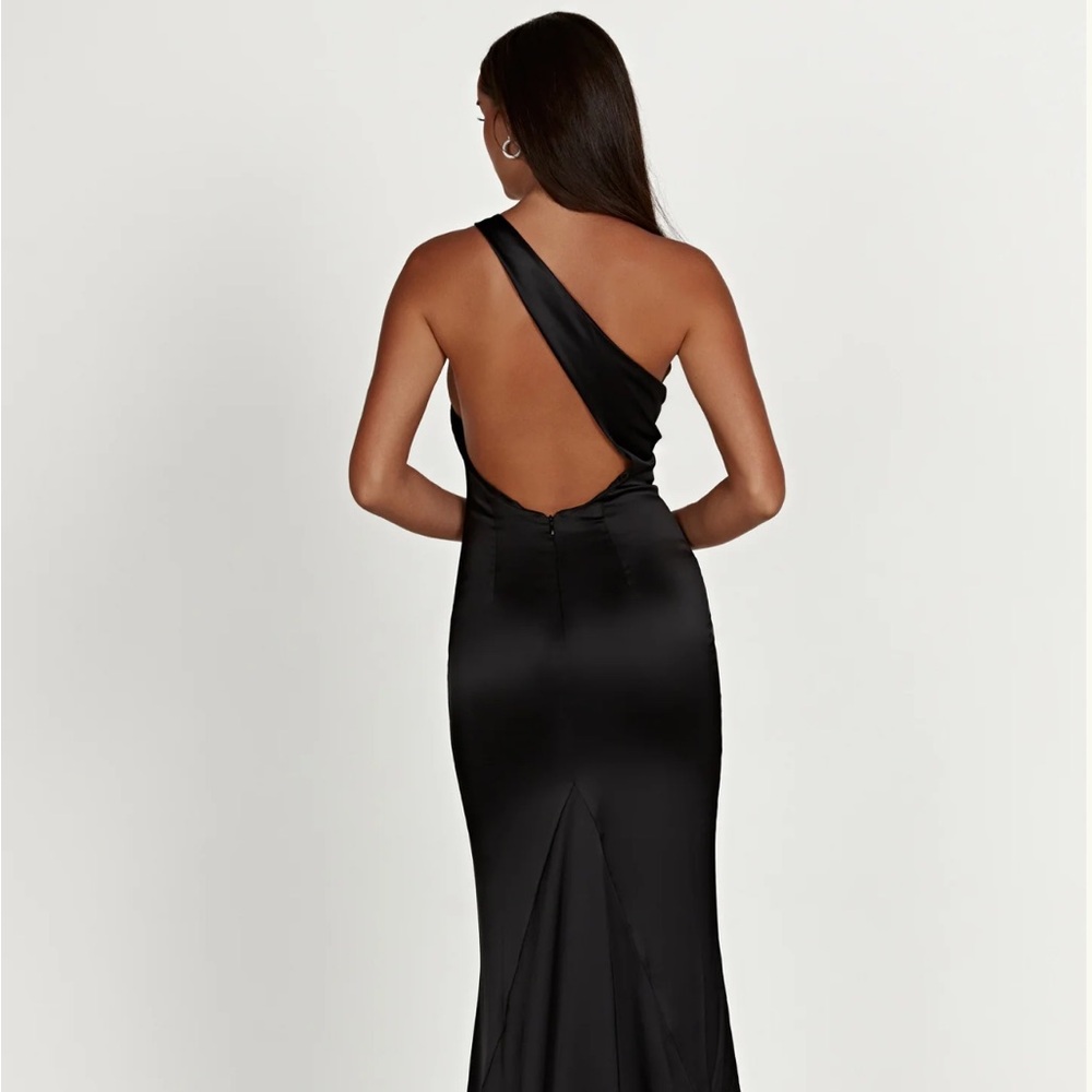 Elegant Black Women's Dress - Picture 3 of 4